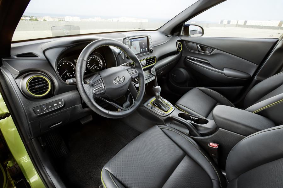Интерьер Hyundai Kona AWD 2017 года  (WW) (фото 40 из 56)